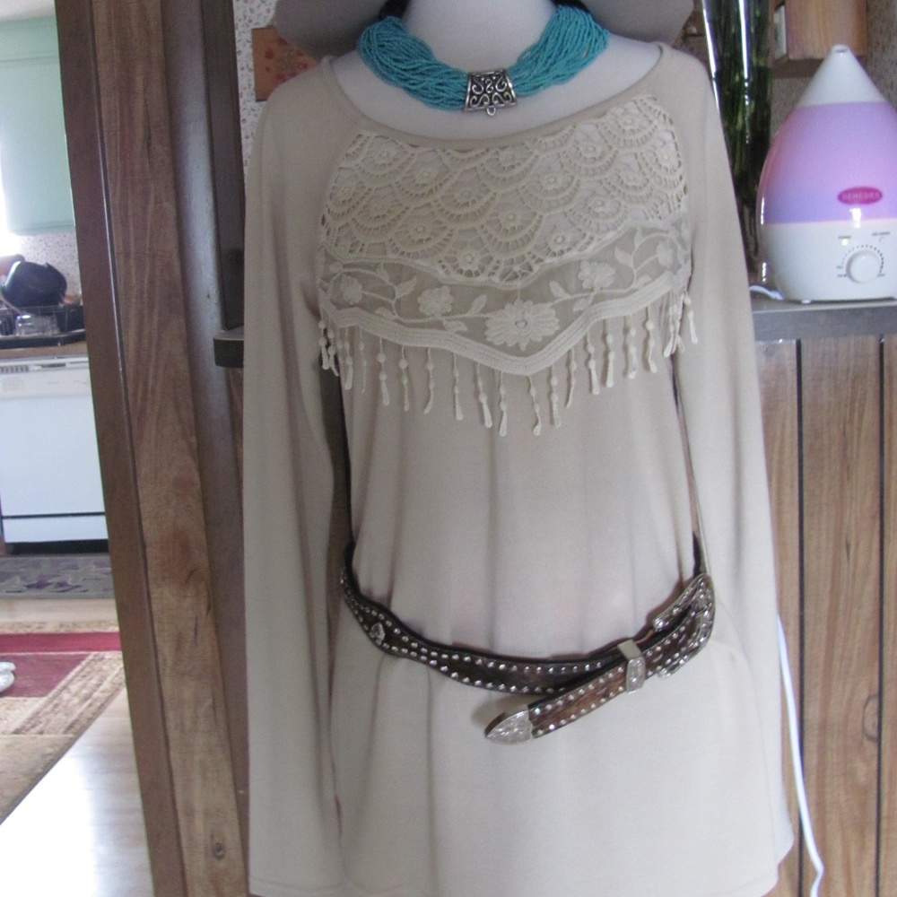 ROPER  LADIES LACE & FRINGED SHIRT BRAND NEW  LONG